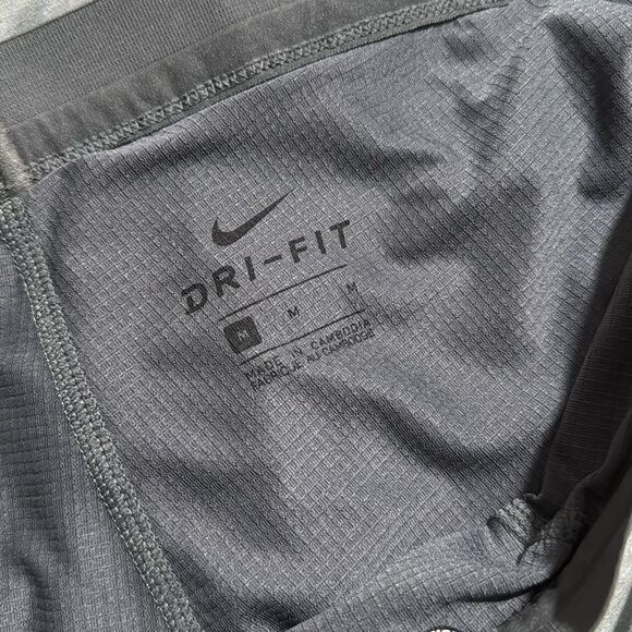 Nike x Peloton 7" Flex Stride Shorts EUC - Picture 8 of 8